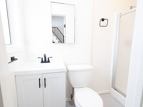 4th image of 7515 De Longpre Ave APT 10