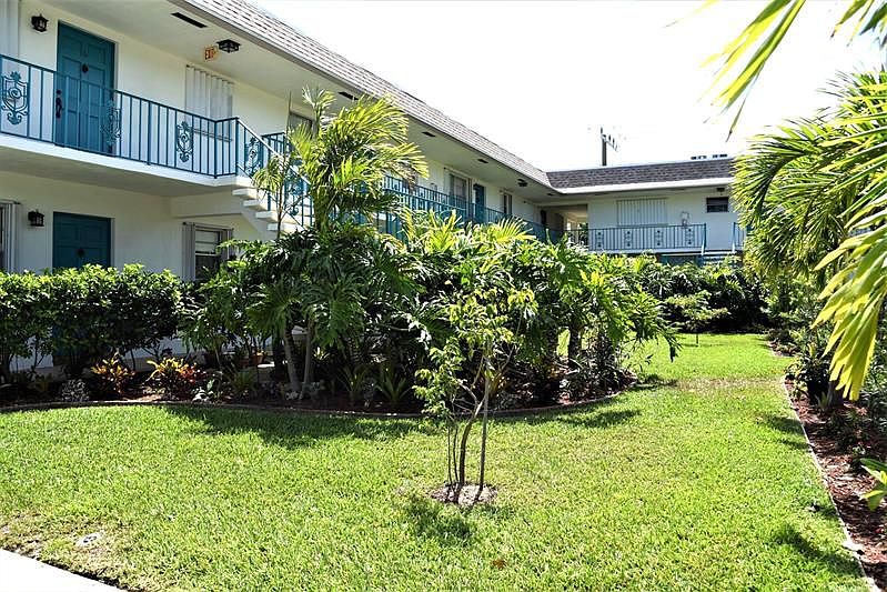 1st image of 301 S Lakeside Dr APT 4