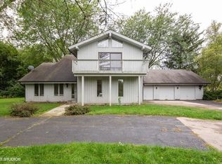 3017 Springbrook Rd, Crystal Lake, IL 60012