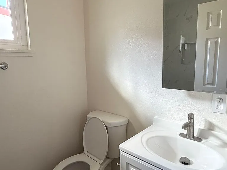 431 S G St — Photo 10