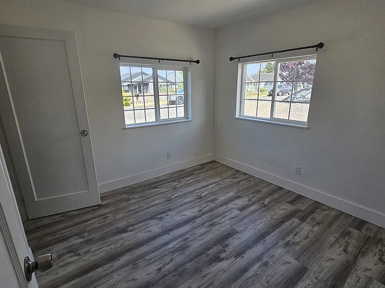 607 S H St — Photo 18