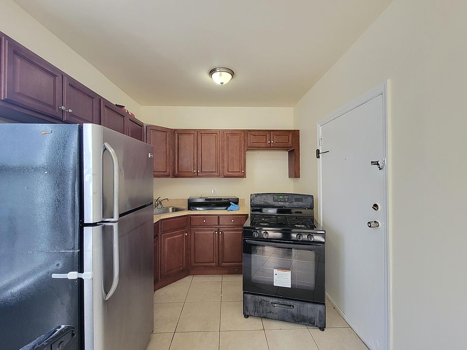 1st image of 515 Sanford Ave #2E