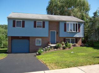 913 Sycamore Dr, Denver, PA 17517