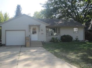 204 E Adams Ave, Luverne, MN 56156