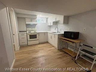 3331 Maisonneuve Ave #LOWER — Photo 10