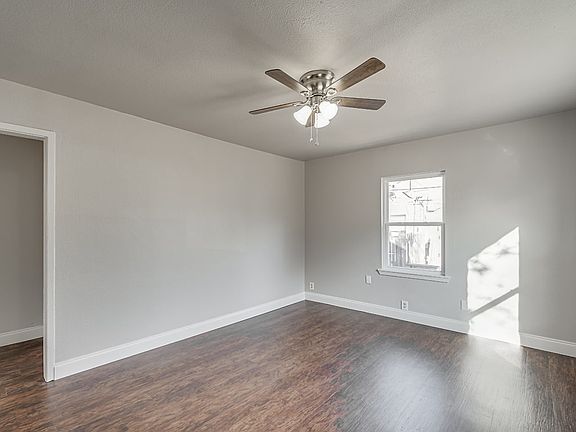 2nd image of 1905 Oakwood St