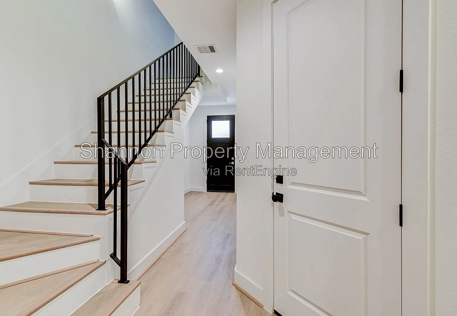 3 bed, 3.5 bath, 2381 sqft, $3,500 — Photo 3