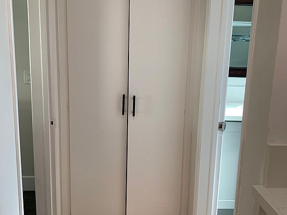 4th image of 279 Temple Ave APT 18