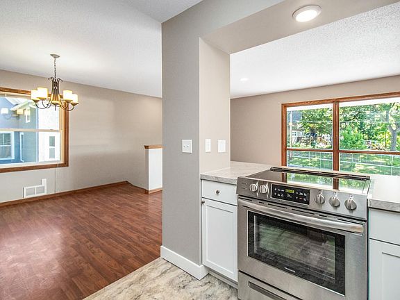 5th image of 608 College St #606
