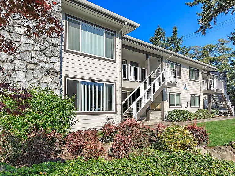 Arbor Heights — Photo 2