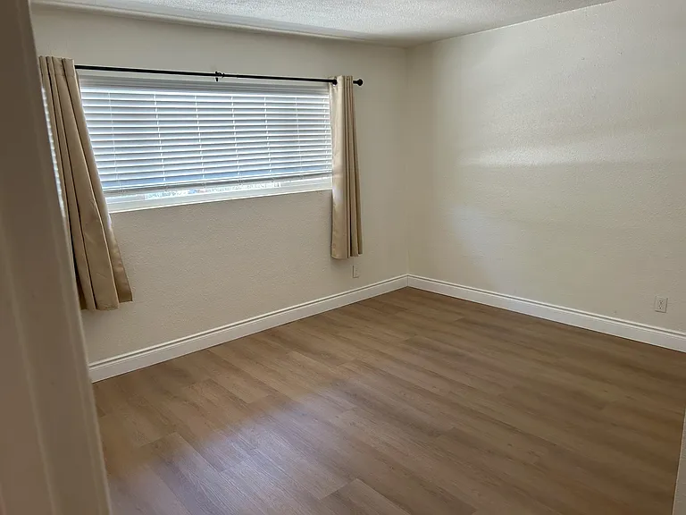 3962 Mount Vernon Ave — Photo 8