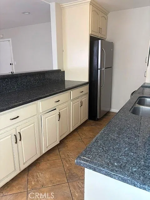 5403 Newcastle Ave — Photo 4