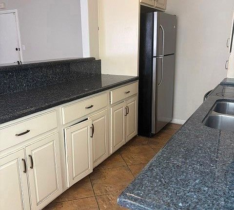 4th image of 5403 Newcastle Ave APT 12