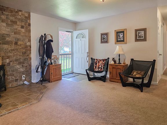 5th image of 155 Mason Ct