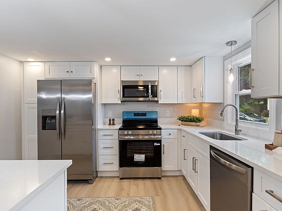 2nd image of 3 Greystone Rd