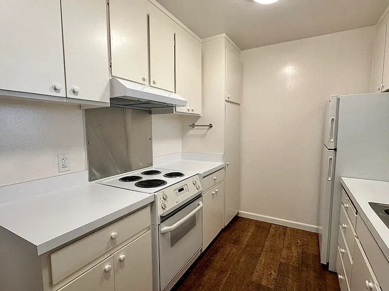 675 Sharon Park Dr #110 — Photo 5