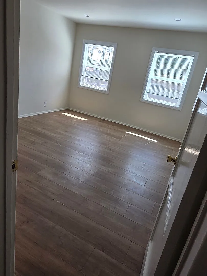 150 N Catalina Street — Photo 4