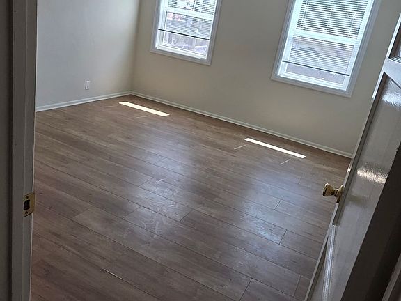 4th image of 150 N Catalina St #3