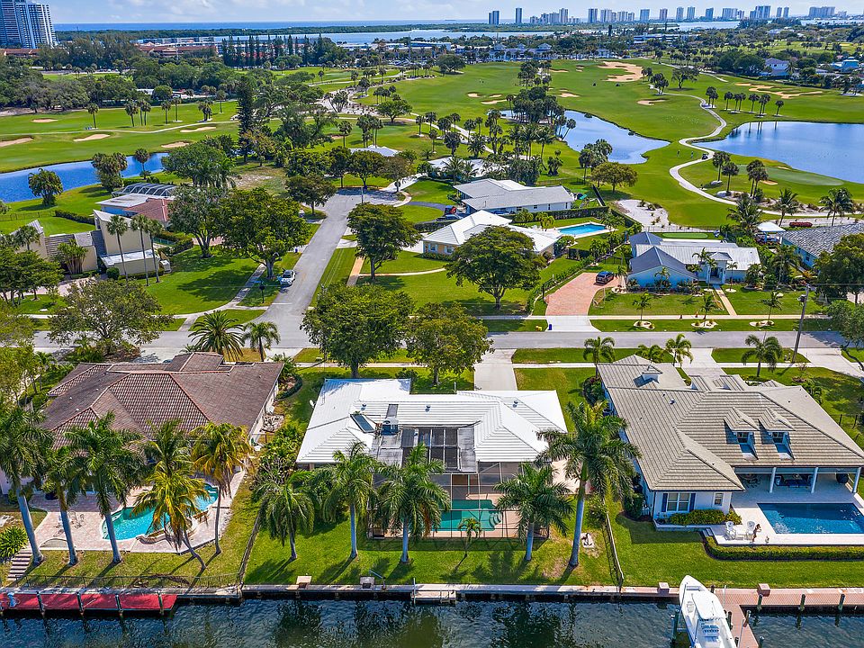 1st image of 1105 Country Club Dr