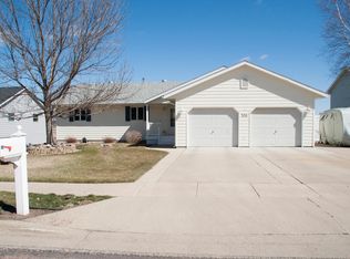 506 26th St NW, Watertown, SD 57201