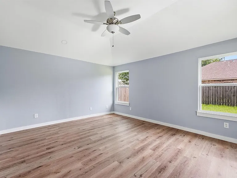25414 Barmby Dr — Photo 11