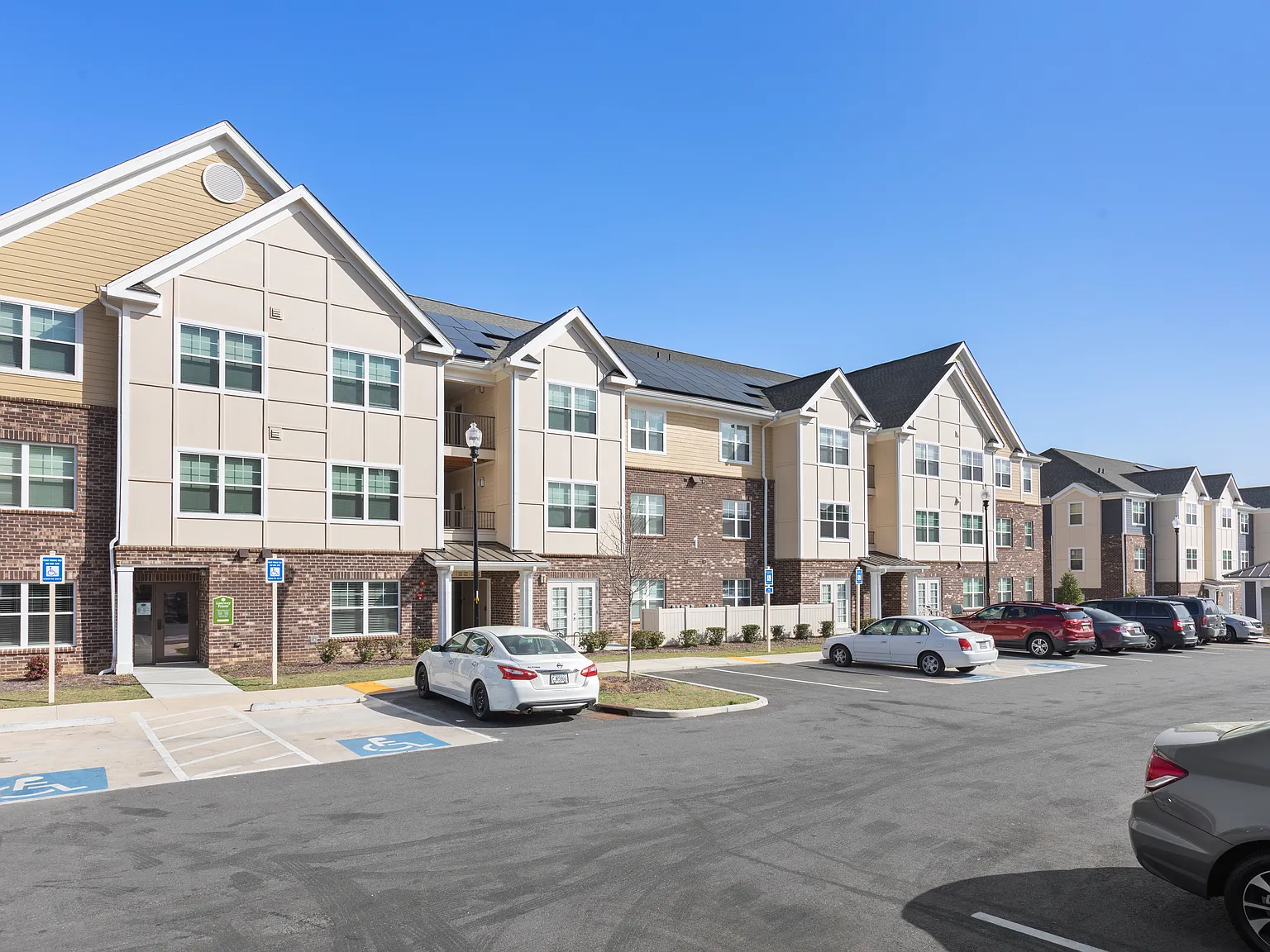 Gateway Pointe — Photo 1