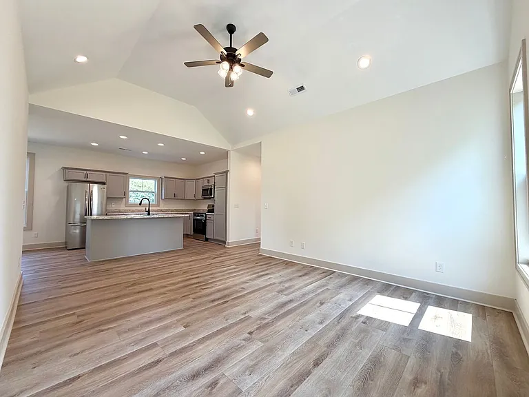 489 S Main St — Photo 5