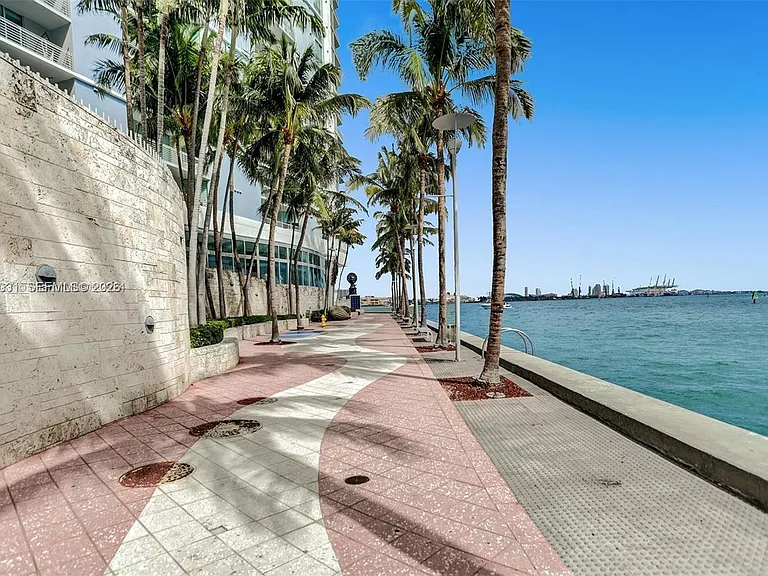 335 Biscayne Blvd #2900 — Photo 36