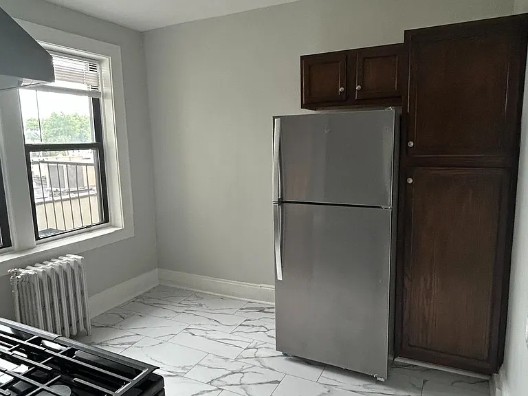 7 W Clinton Ave — Photo 2