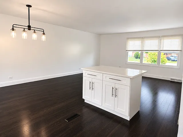 3 bed, 1.5 bath, $3,000 — Photo 2