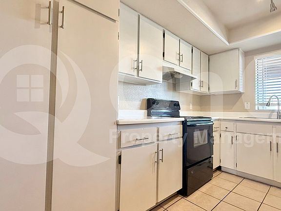 3rd image of 10828 N Biltmore Dr APT 212
