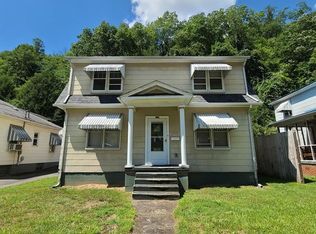 526 Moran Ave, Mullens, WV 25882