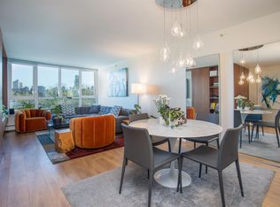 388 Drake St #203, Vancouver, BC V6B 6A8