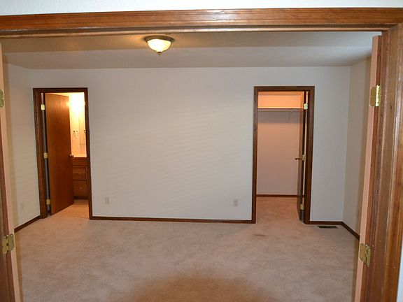 4th image of 1904 36th Pl SE