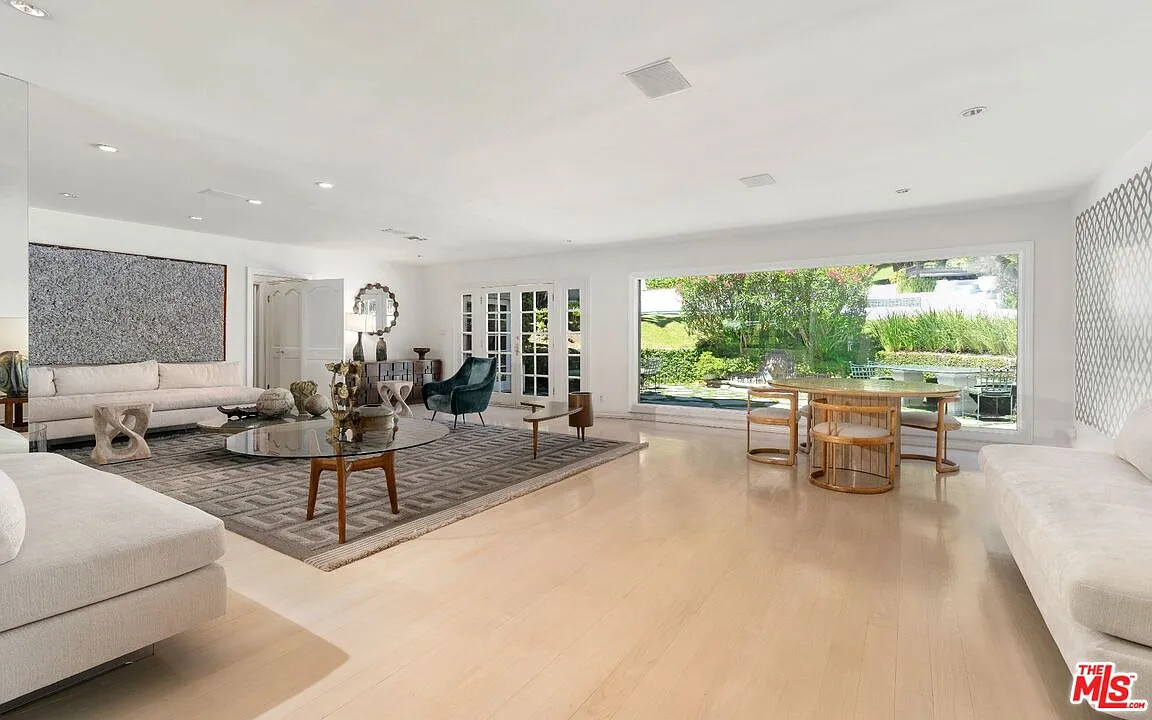 6 bed, 8.0 bath, 5247 sqft, $35,000 — Photo 2