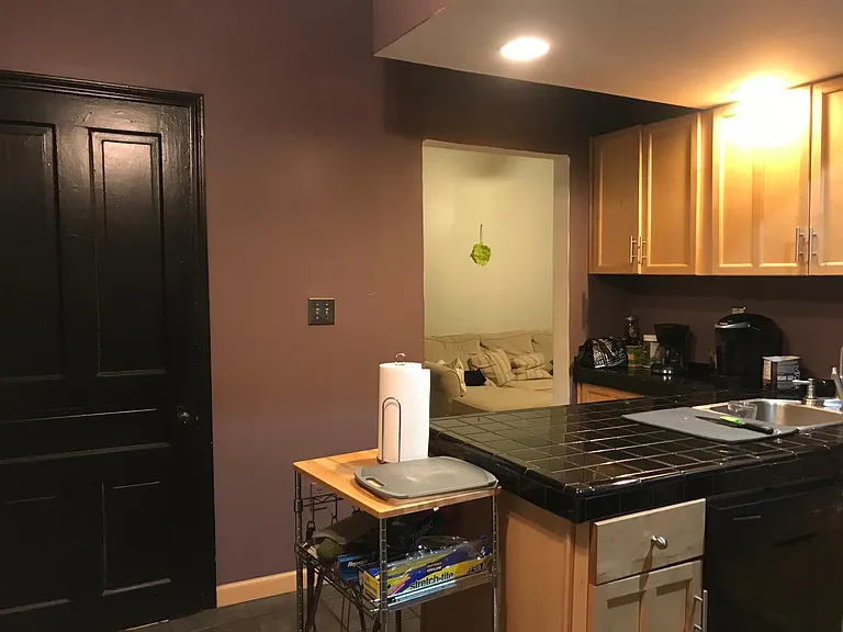637 College St #2 — Photo 5