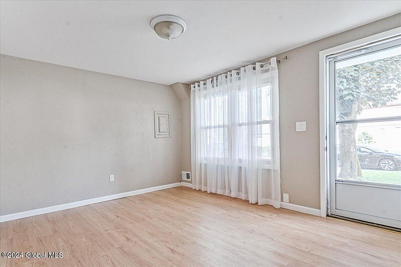 5th image of 79 Homewood Avenue