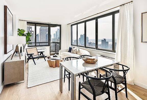 4th image of 235 W 56th St #D33