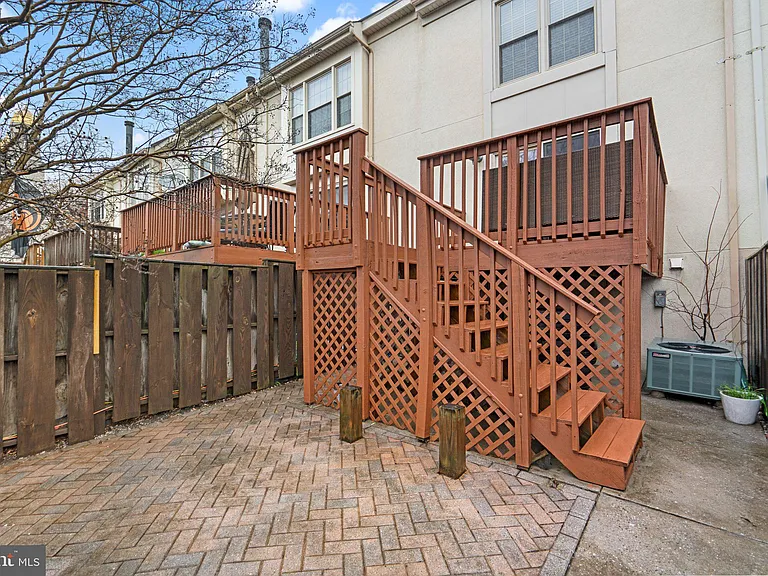 1120 S Kenwood Ave — Photo 37