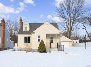 19490 Goldwin St, Southfield, MI 48075