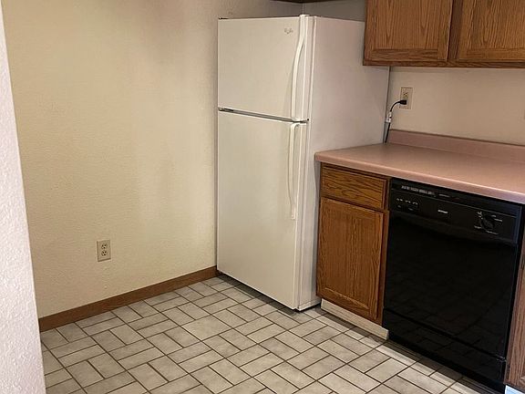3rd image of 271 Oakwood Ave #3