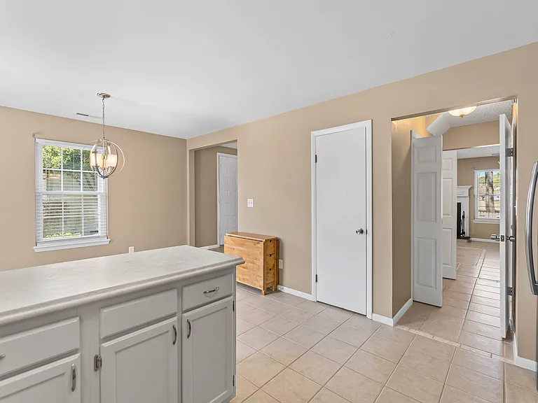 5092 Glenwood Way — Photo 7