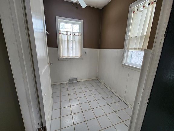 2nd image of 223 21st Ave N