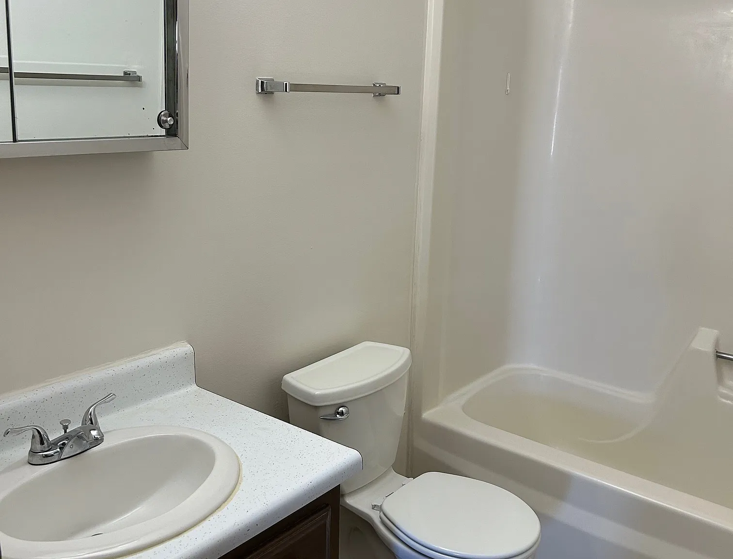 2 bed, 1.5 bath, $925 — Photo 3