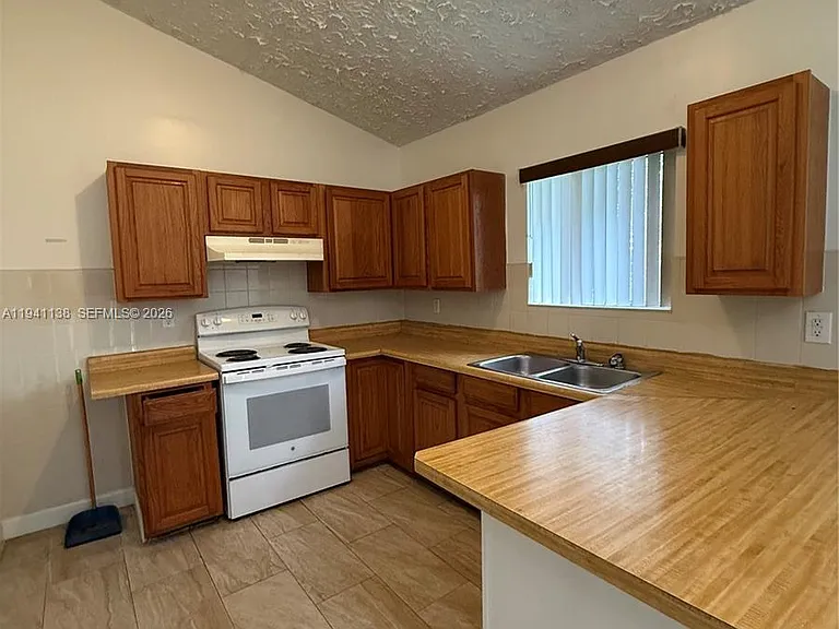 13628 SW 287th Ln — Photo 2