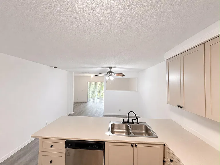4261 NW 114th Ter — Photo 3