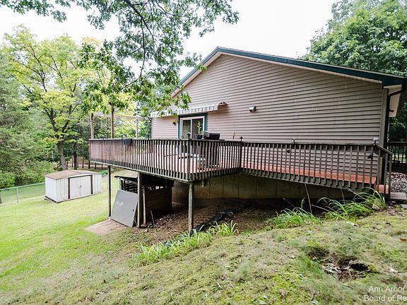 3rd image of 547 Oakdale Dr