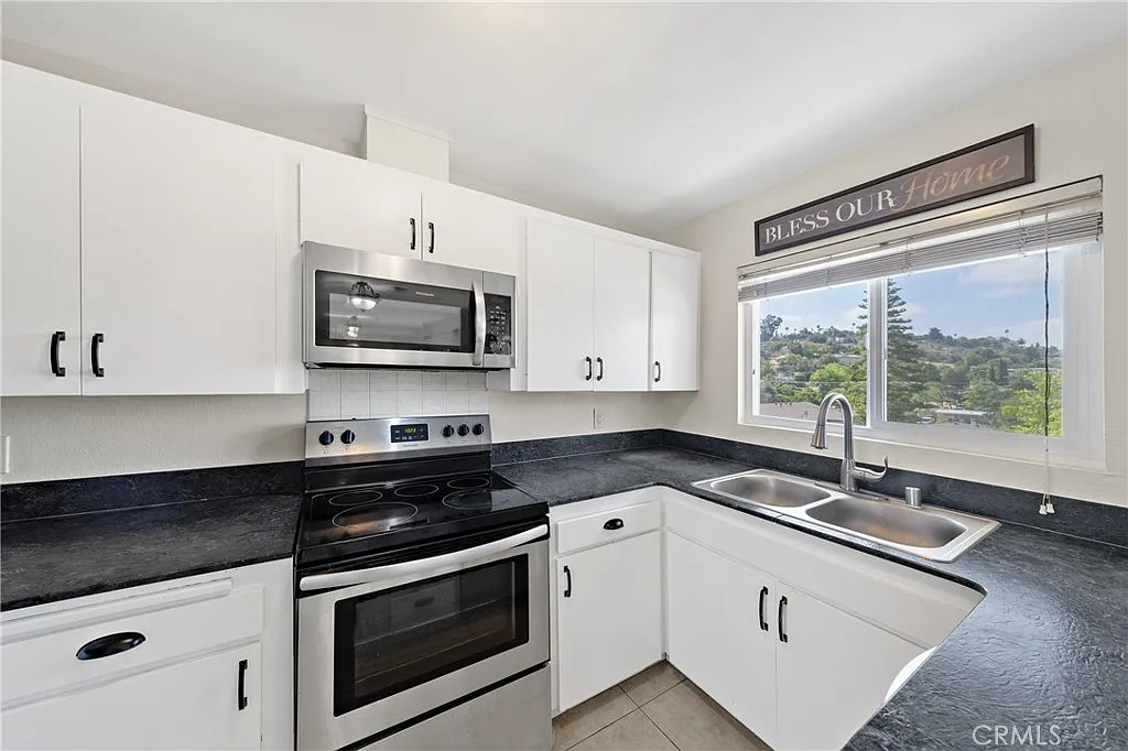 2 bed, 1234 sqft, $3,100 — Photo 1