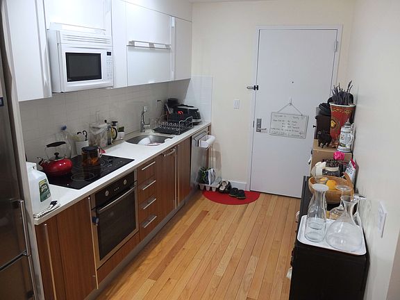 4th image of 3135 31st St #318