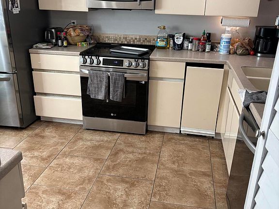 3rd image of 14750 BEACH Boulevard #8